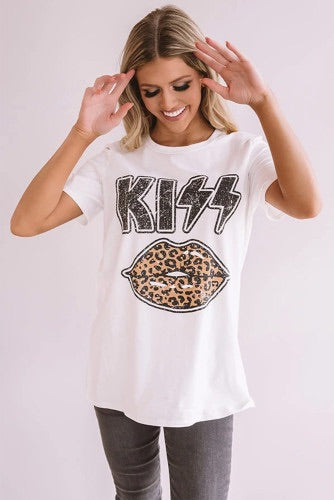 •Soft lightweight cotton material  •High rounded neckline, short loose sleeves  •Adorable leopard print lips graphic  •A relaxed silhouette that falls into a straight hemline  •This chic grunge piece can be worn a variety of different ways