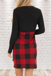 •The red plaid is stitched on the bottom half and the top half is pure black  •The fabric of the plaid part is pleated, which is very design detail  •The cut is a slim fit, not loose, nor tight  •Dress Length is  above knee