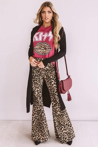 •Soft lightweight cotton blend material  •High rounded neckline, short loose sleeves  •Adorable leopard print lips graphic  •A relaxed silhouette that falls into a straight hemline  •This chic grunge piece can be worn a variety of different ways