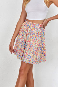 The Spring mini floral print of yellows, reds and blue makes this elastic waist skirt fresh and fun for summer. It is lightweight and flowy that’s comfy and perfect for hot days. Skirt is fully lined. This Is a Nice Quality Skirt! 