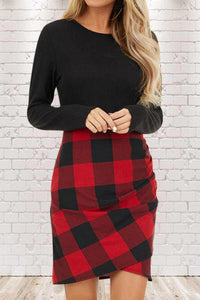 •The red plaid is stitched on the bottom half and the top half is pure black  •The fabric of the plaid part is pleated, which is very design detail  •The cut is a slim fit, not loose, nor tight  •Dress Length is  above knee